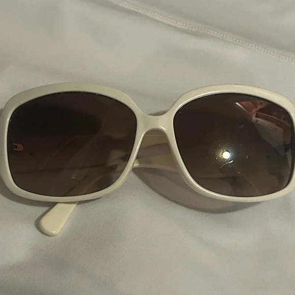 Coach Heart Studded Vintage Rare Chic White Sunglasses - Picture 10 of 10